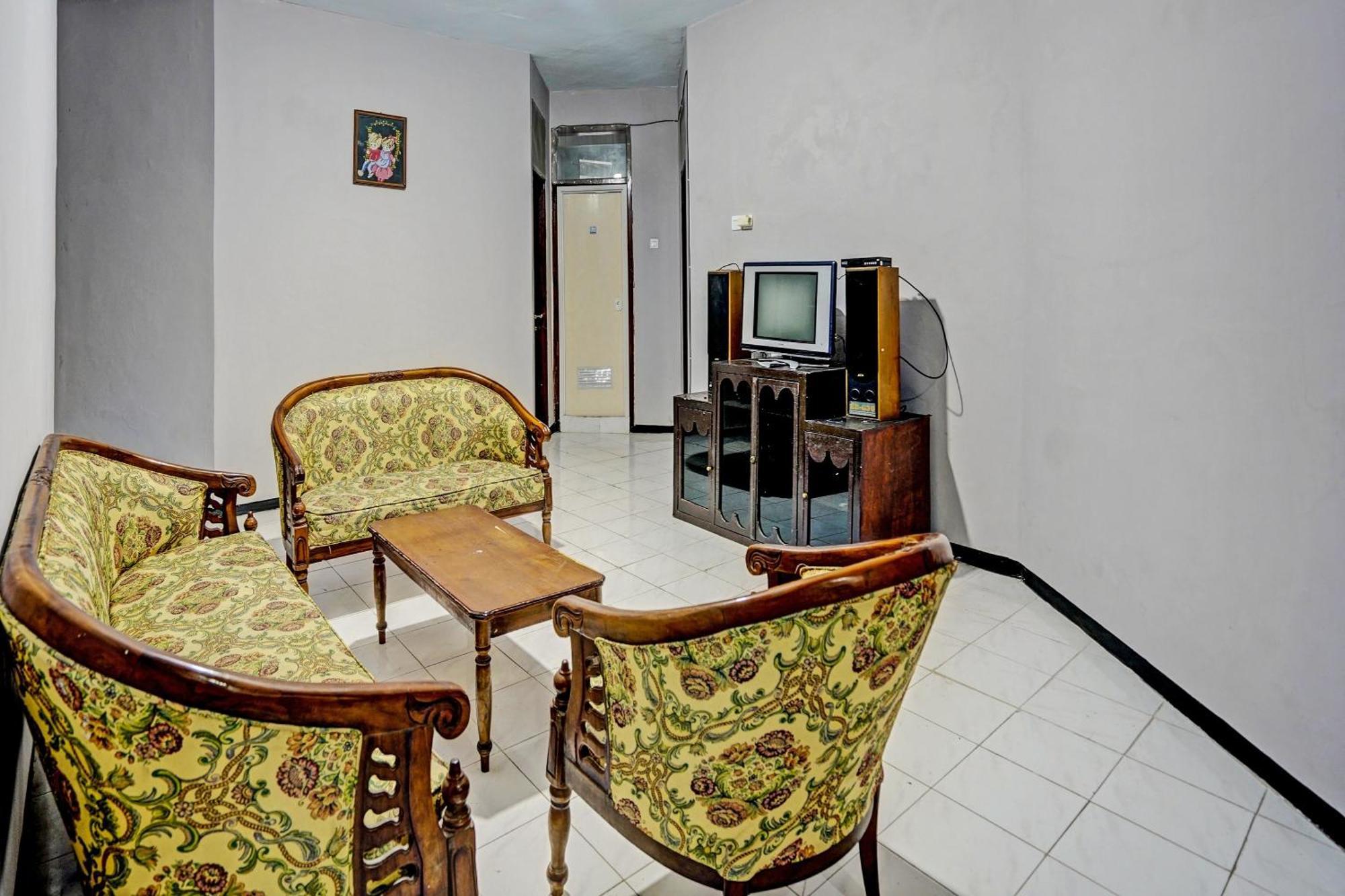 Spot On 92388 Villa Segi Delapan 프리겐 외부 사진