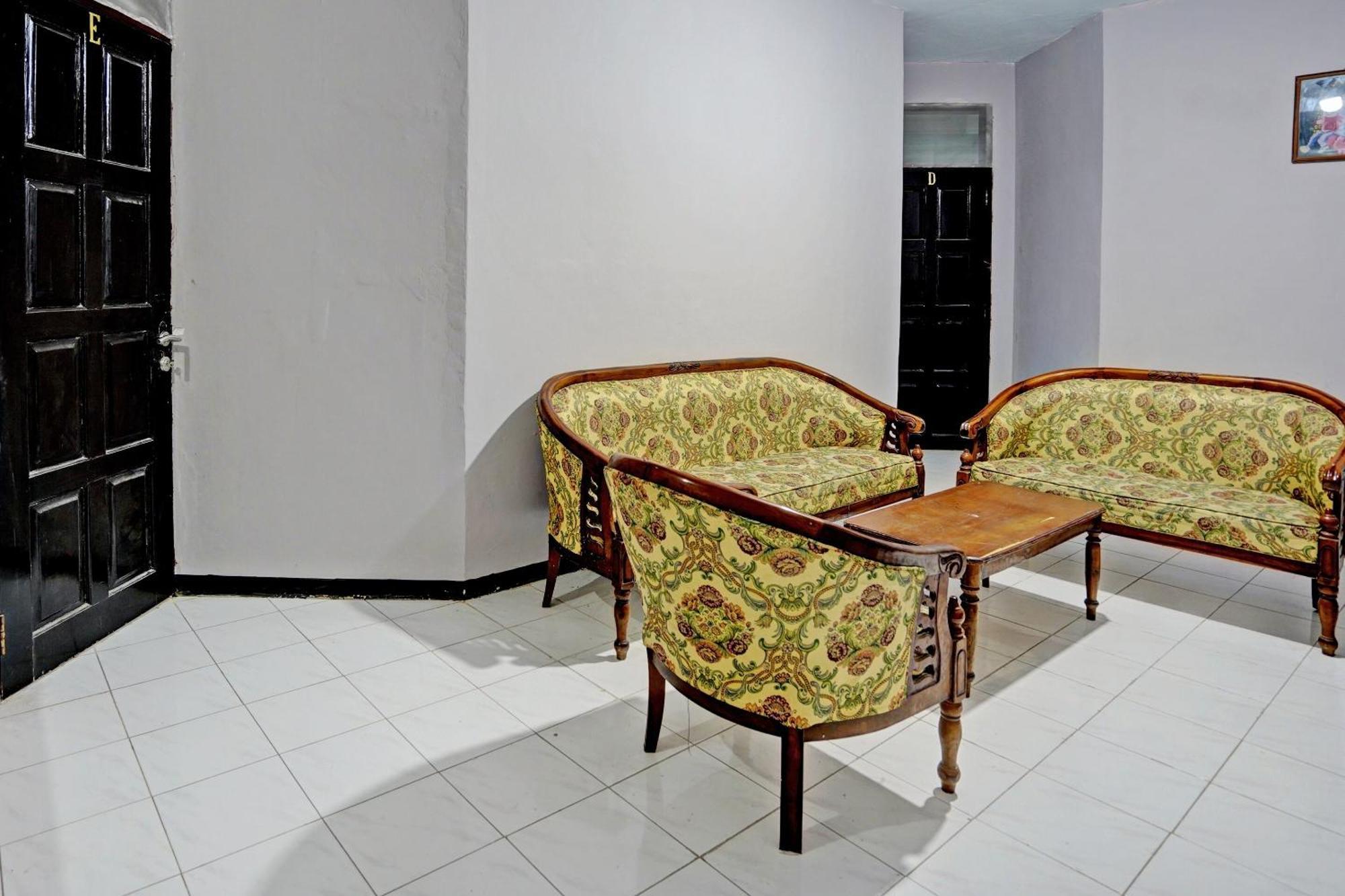 Spot On 92388 Villa Segi Delapan 프리겐 외부 사진