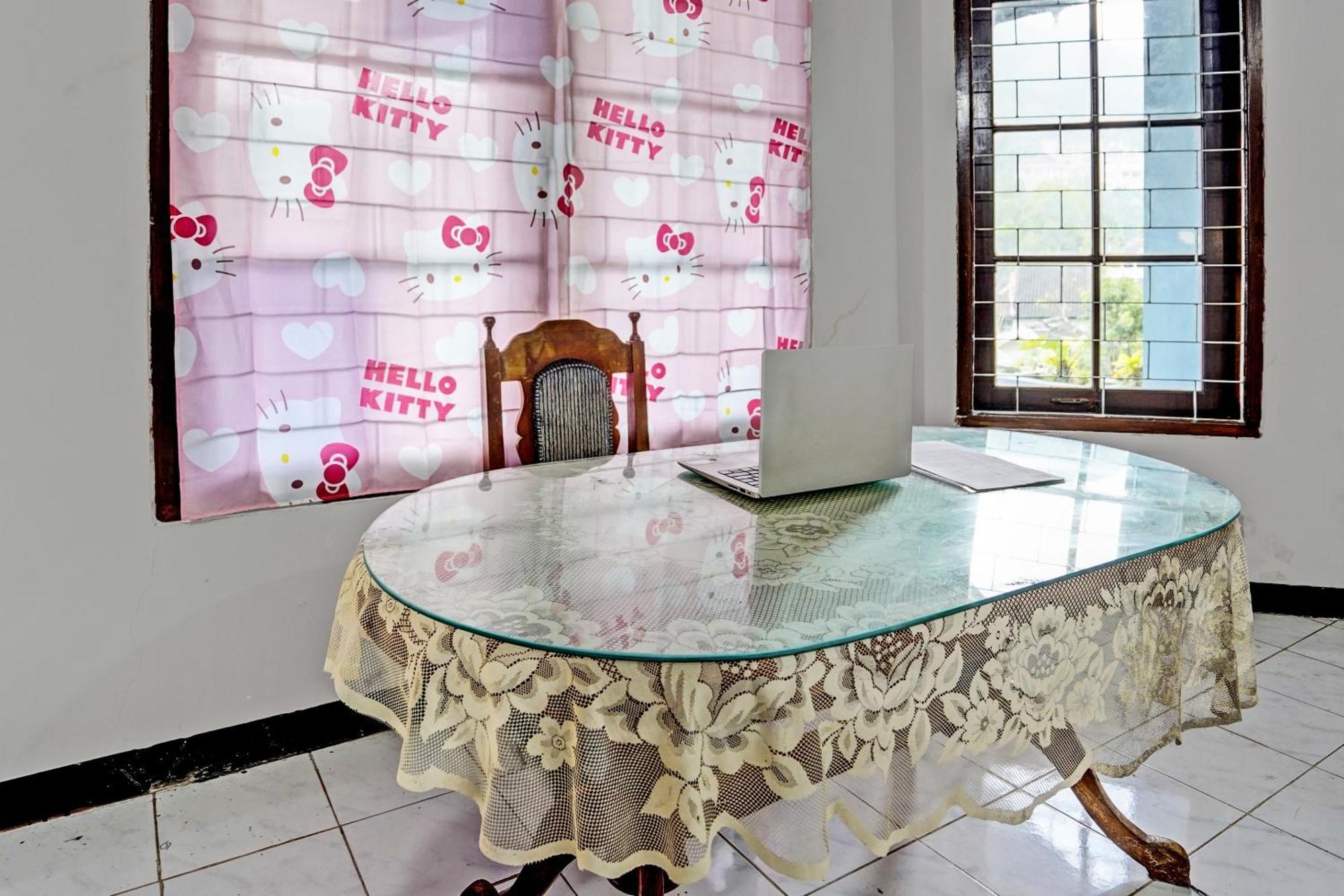 Spot On 92388 Villa Segi Delapan 프리겐 외부 사진